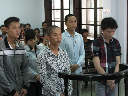 Trả giá vì làm vợ hờ của kẻ cướp